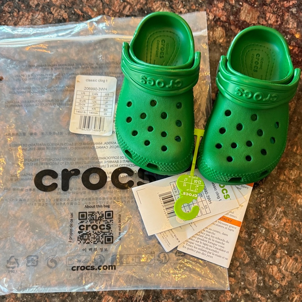 CROCS Kids Vibrant Green Clogs
